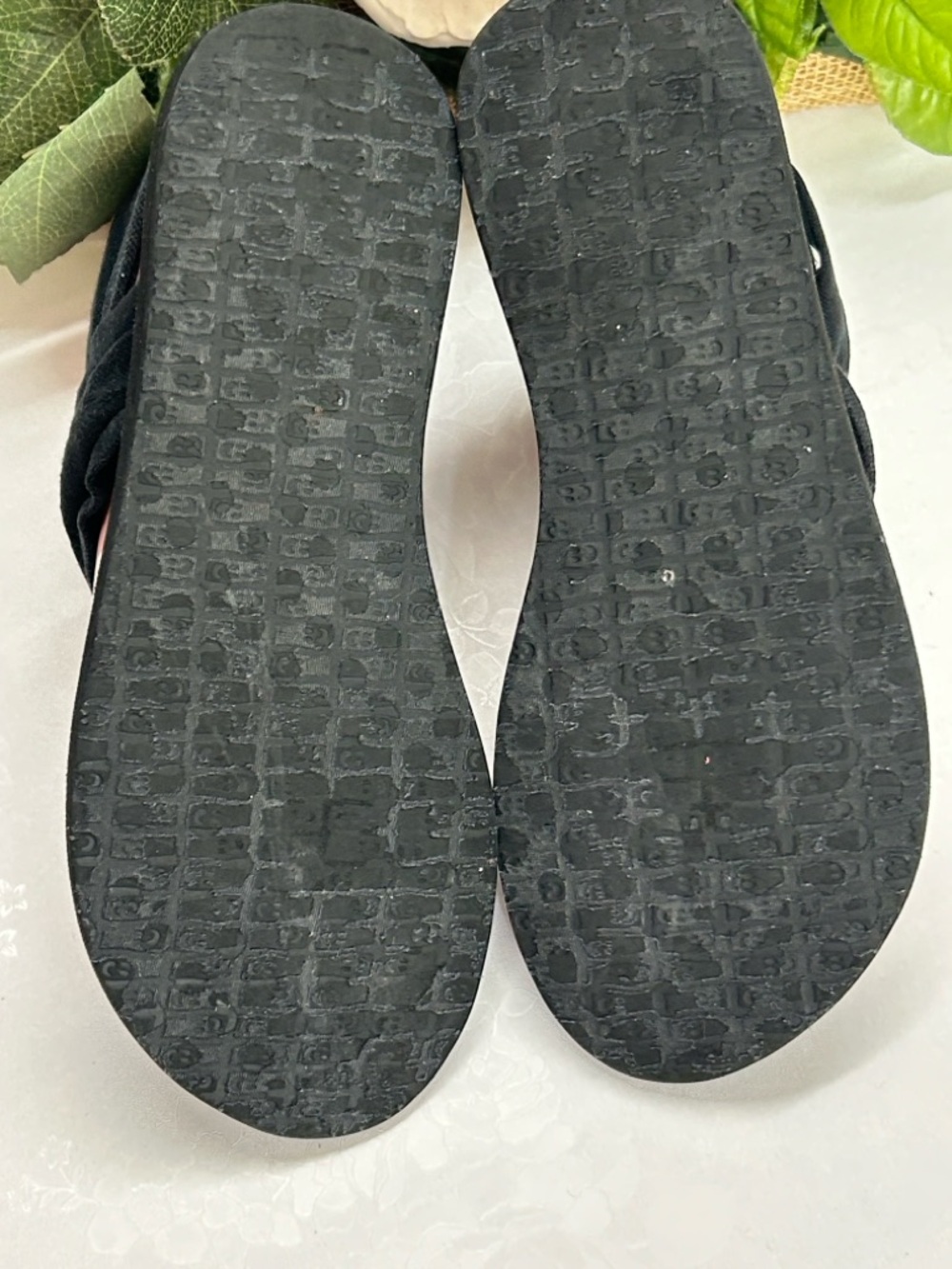 Black Women's Twist-Knot Toe-Loop Sandals - Picture 3 of 4